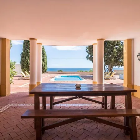 ヴィラ Vila Bouganvilia
